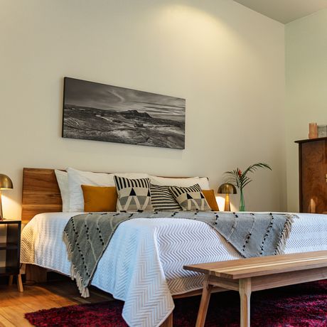 Hotel La Prometida Suite Medina Seitenansicht Schlafzimmer mit Kommode