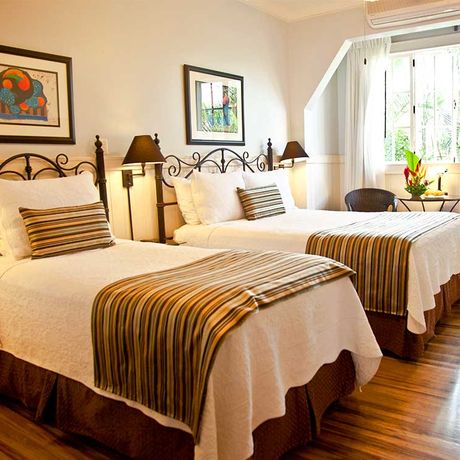 Zwei Betten der Familiensuite im Boutique-Hotel Grano de Oro