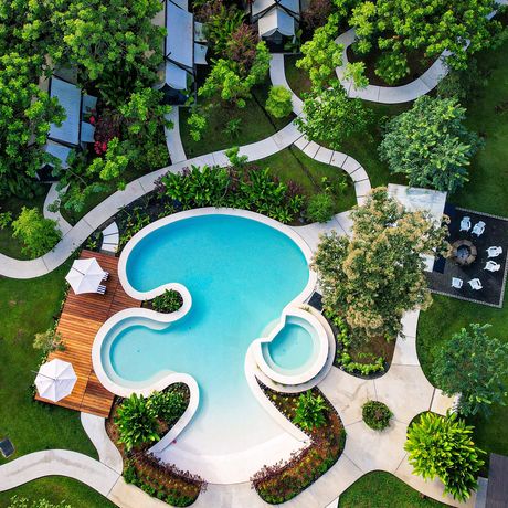 Arenal Glamping Galerie Vogelperspektive Pool und Zelte