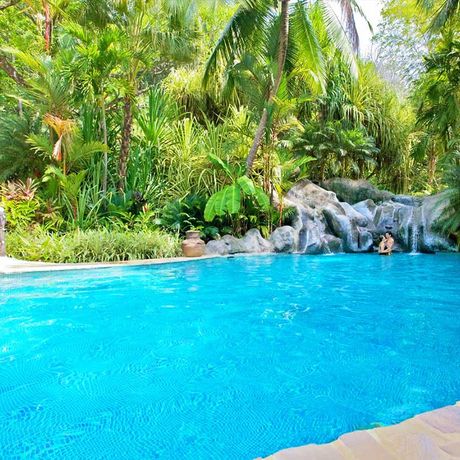 Blick auf den Pool des Resort Ylang Ylang