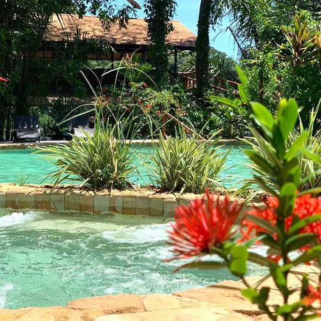 Blick auf den Pool der Dschungel-Lodge Rana Ronja