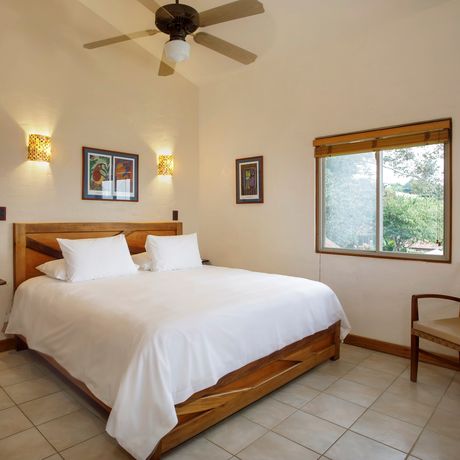 Resort Si Como No Deluxezimmer Blick in das Schlafzimmer