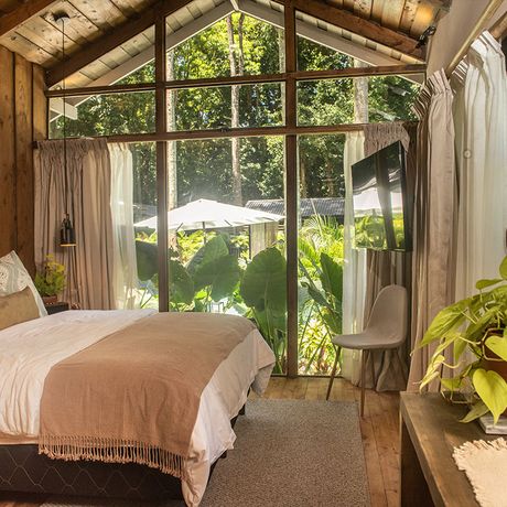 Kañik Apart Hotel Deluxezimmer Doppelbett Blick auf ein Doppelbett