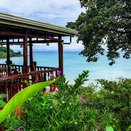 Ausblick auf Restaurant und Meer