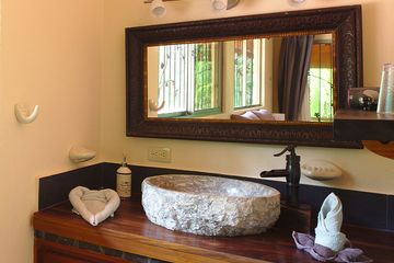 B&B Jardín de los Monos Juiorsuite Waschbecken