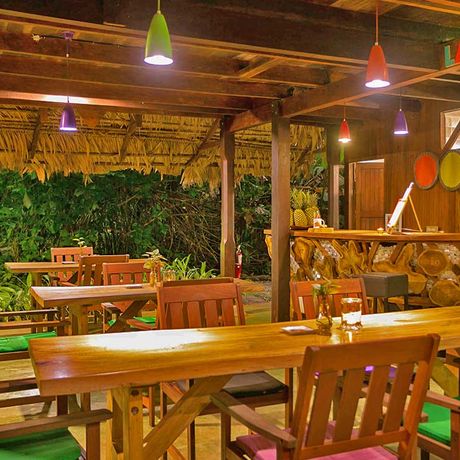 Blick auf das Restaurant der Bungalow + Cabina Kukula Lodge