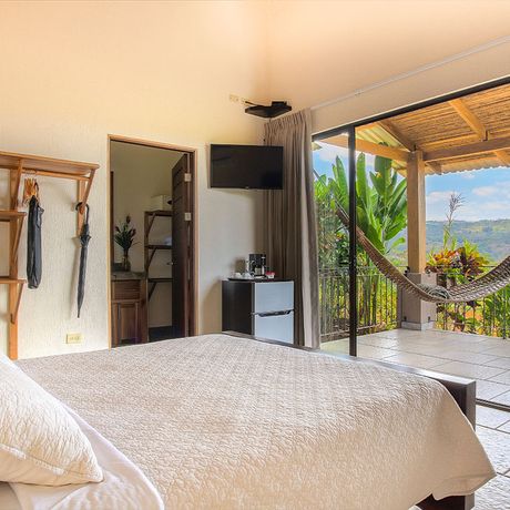 La Finca Lodge Standardzimmer Doppelbett Blick auf ein Doppelbett