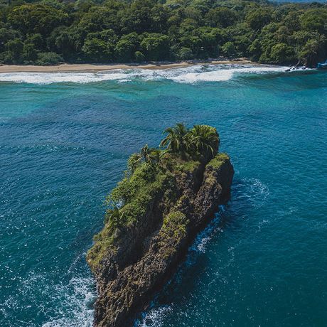 Insel Küste Costa Rica Blick auf eine kleine Insel vor der Küste Costa Ricas