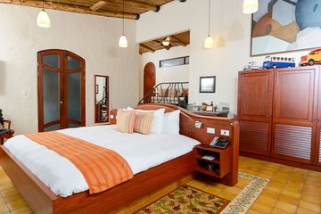 Finca Rosa Blanca Suite Bett braun