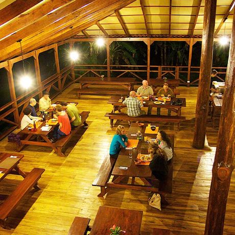 Blick in das Restaurant der Bungalow Anita Rainforest Lodge