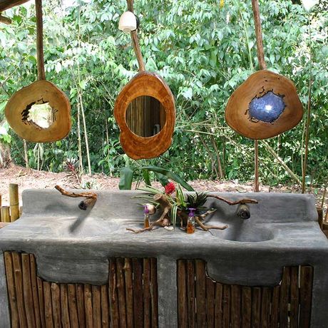 Aussen gelegenes Waschbecken der Duschungel-Lodge Danta Corcovado