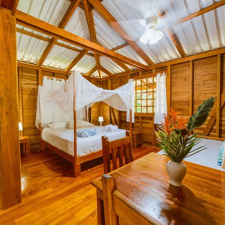 Casa Viva Lodge Standardstudio Bett Blick auf ein Bett