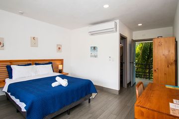 Hotel Yuli Superiorzimmer King Doppelbett blau