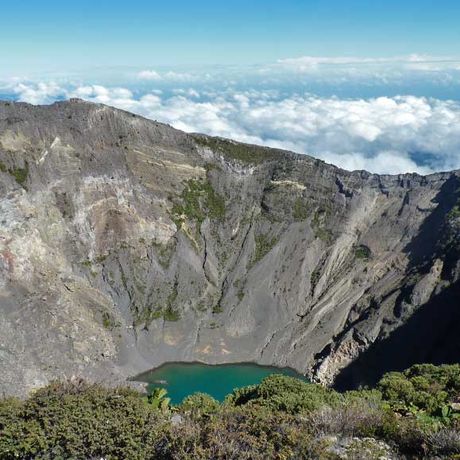 Blick in den Krater des Vulkan Irazú