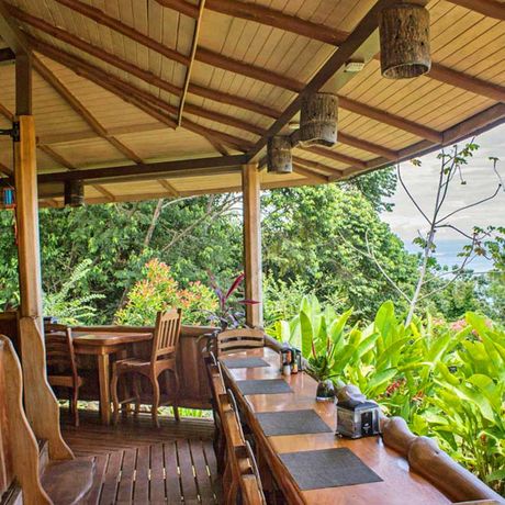 Blick auf das Restaurant in der Dschungel-Lodge La Cusinga Lodge