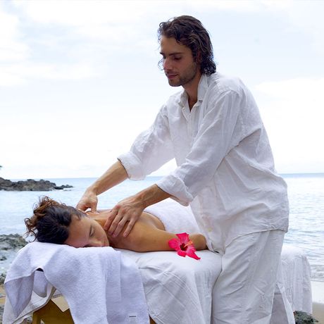 Blick auf eine Massage am Strand der Dschungel-Lodge Copa de Arbol