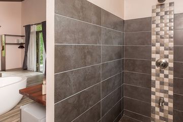 B&B Jardín de los Monos Deluxesuite Dusche