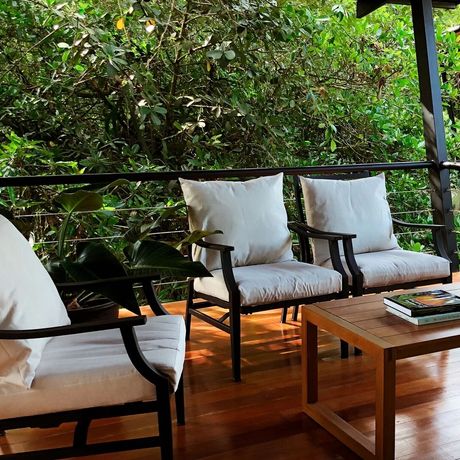 Arenal Glamping Galerie Perspektive auf Sitzecke