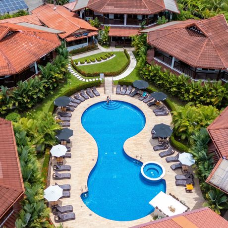 Terrazas del Caribe Galerie Perspektive auf Pool und Häuser