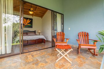 La Finca Lodge Deluxezimmer Stühle