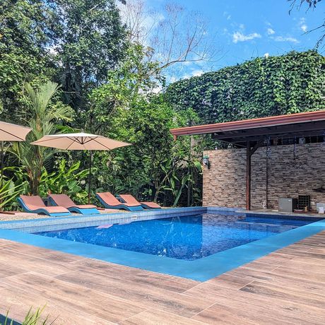 B&B Jardín de los Monos Pool Blick auf einen Pool