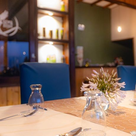 Gema del Bosque Galerie Anblick gedeckter Tisch im Restaurant