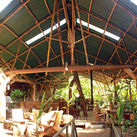 Aussenblick auf den Essbereich der Duschungel-Lodge Danta Corcovado