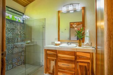 La Finca Lodge Deluxezimmer Badezimmer
